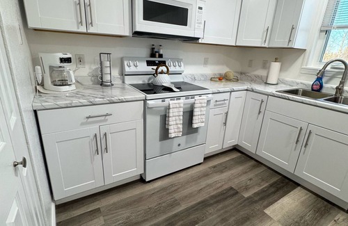 Spenard House | Remodeled n2bed 1 bath Apartment unit