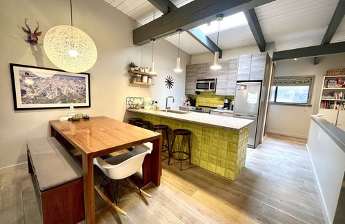 Mammoth Lakes House | Remodeled Pet Friendly Hexagon Haus