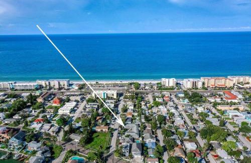 Madeira Beach Apartment | Remodeled Pet Friendly Condo, 1 Block to Beach Access, Walkable to Restaurants! Fall Promo for Mondays & Thursdays!