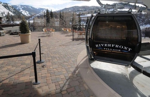 Avon Condo | Remodeled, Resort & Spa Rare 1-Bdrm, Ski InOut, Full Kitchen, Rm Service Hot Tub