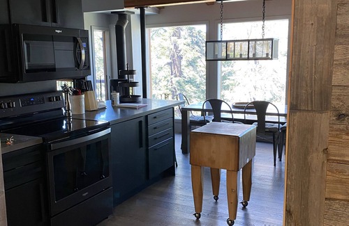 Mammoth Lakes Condo | Remodeled Ski In Out Hiking & Biking