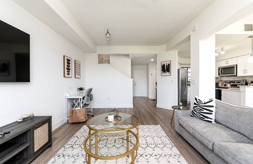 Delray Beach House | Remodeled Townhome with Pool & Lake Views in Gated Community