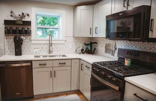 Traverse City House | Remodeled Traverse City Home - Lake View-Golf and Wineries