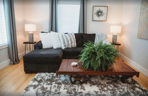 Traverse City House | Remodeled Traverse City Home - Lake View-Golf and Wineries