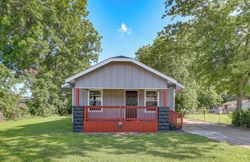 Tulsa Cottage | Remodeled Tulsa House w/Yard ~ 4 Mi to Downtown!