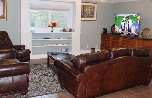 Marietta House | Remodeled Villa near the preserve close to Marietta Square .24/7; close to KSU.