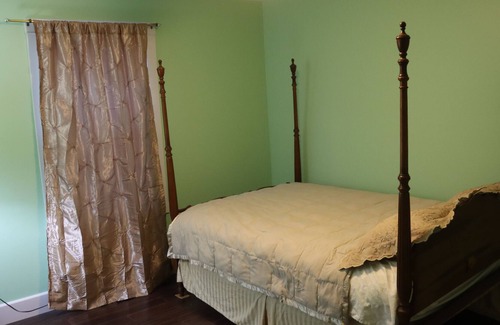 Marietta House | Remodeled Villa near the preserve close to Marietta Square .24/7; close to KSU.