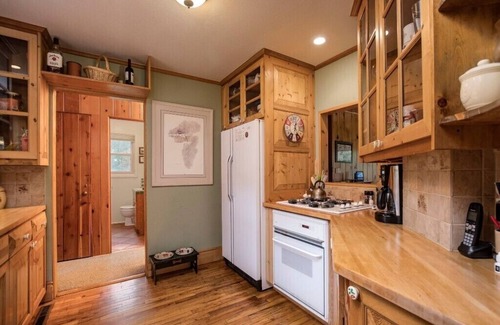 Estes Park Cabin | Remodeled vintage cabins! 31 day stay minimum. Longs Peak view! Sleeps 10.