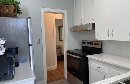 Pleasant Street House | Remodeled Vintage Private Home. <5 min to UF and Downtown