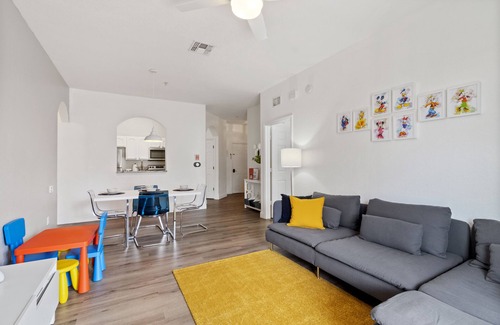 Windsor Hills Condo | Remodeled~Windsor Hills~2.5 Miles from Disney World Main Entrance