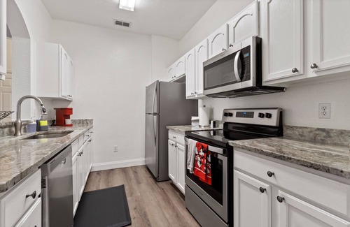 Windsor Hills Condo | Remodeled~Windsor Hills~2.5 Miles from Disney World Main Entrance