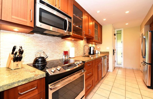 Kaanapali Condo | REMODELLED, prime OCEAN VIEW at Maui's #1 Kaanapali beach J221