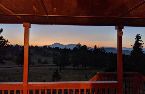 Hartsel Cabin | Remote cabin with gorgeous mountain views and ample amenities!