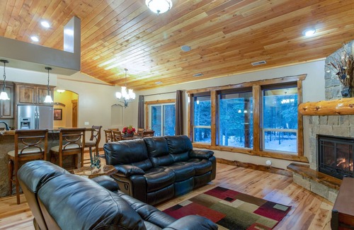 Tamarack Resort Cabin | REMOTE CABIN WITH HOT TUB AND MOVIE THEATER