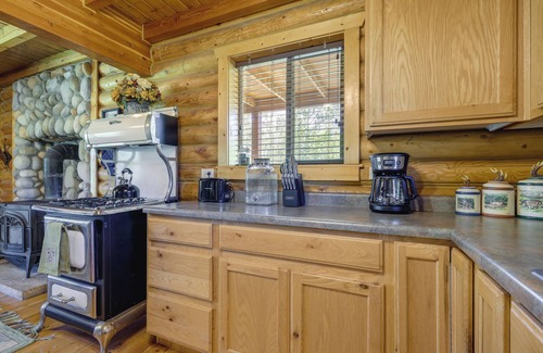 Cedar City Cabin | Remote Cedar City Cabin w/Deck, Views, Fireplaces