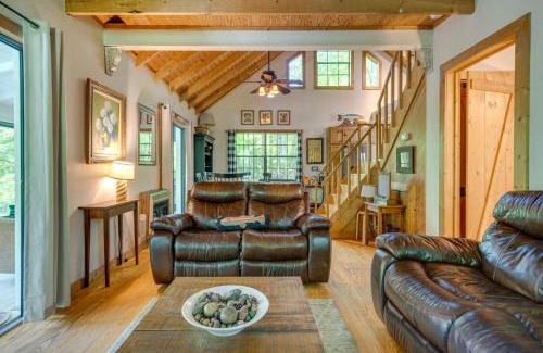 Suches House | Remote Cooper Creek Trout House with Hot Tub