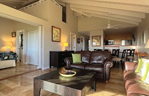 Maunaloa House | Remote Island Retreat: Ocean Views & Pool