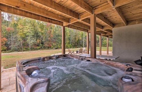 Purlear House | Remote Mountain Escape with Hot Tub and 122 Acres!