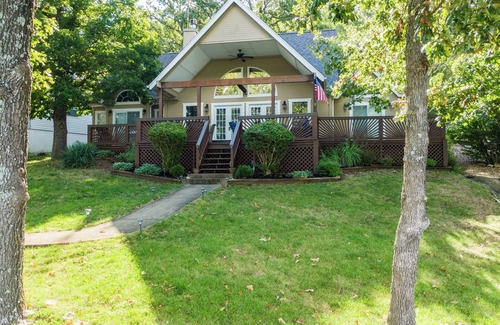 Roach House | !Remote & Relaxing Lake of the Ozarks Getaway