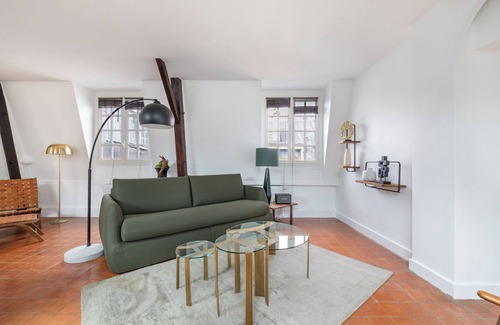 Marais Apartment | Renaissance, 2BR/1BA, 5 people