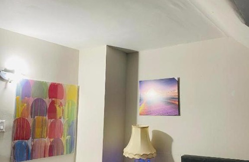 Oakridge House | Renaissance IV Suite Space Share A room Toronto Canada