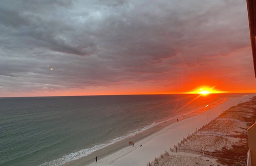 Gulf Shores Condo | Rendezvous Point, Snowbird Discount, Beachfront, Crystal Shores West 302
