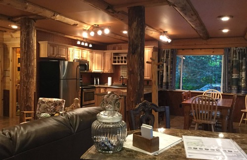 Primrose Cabin | Renfro's Lakeside Retreat - Cabin's and R.V. Park