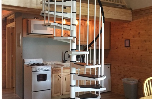 Primrose Cabin | Renfro's Lakeside Retreat - Cabin's and R.V. Park