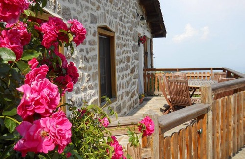 Saint-Bonnet-le-Courreau Cottage | Renovated cottage with fireplace and garden 15 km from ski slopes