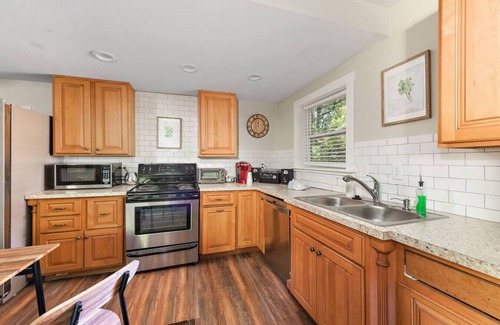 Over-the-Rhine Apartment | Renovated 1 Bed w/Terrace-OTR, UC, Findlay Market