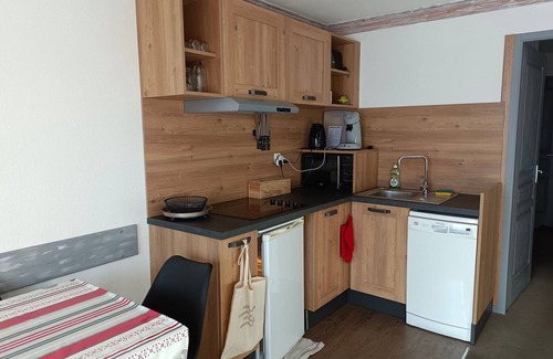 Les Bruyeres Apartment | Renovated 1-Bedroom Apartment, Ski-In/Ski-Out, Sleeps 5, Stunning Mountain Views