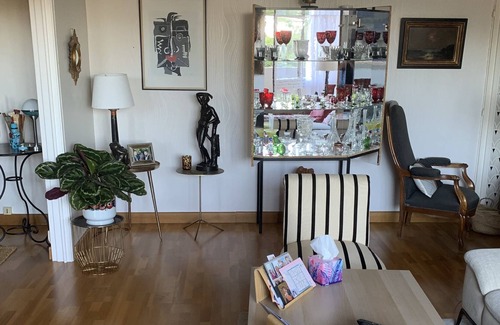 Angouleme Bed & Breakfast | Renovated 1 bedroom apartment + bathroom