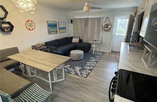 Cape May Condo | Renovated 1-bedroom condo in Cape May with AC, pool, 1 min walk to beach!