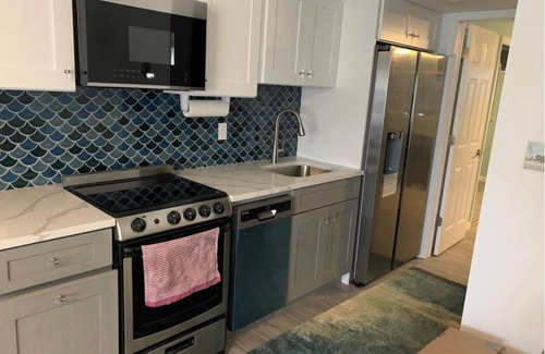 Cape May Condo | Renovated 1-bedroom condo in Cape May with AC, pool, 1 min walk to beach!