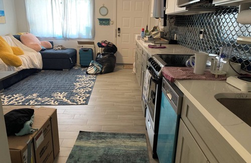 Cape May Condo | Renovated 1-bedroom condo in Cape May with AC, pool, 1 min walk to beach!