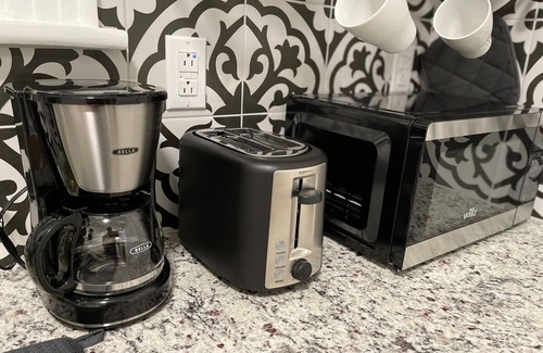 Forest Hills Apartment | Renovated 1 Bedroom in Forest Hills - B