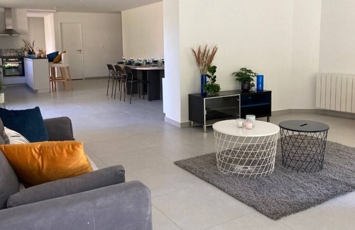 Brignais House | Renovated 12 person house 173m2 with garden 1156m2 15mn from Lyon