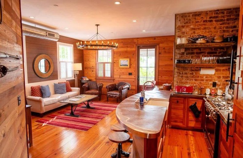 Cannonborough Elliotborough Apartment | Renovated 1850s Mansion in Downtown
