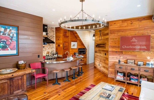 Cannonborough Elliotborough Apartment | Renovated 1850s Mansion in Downtown