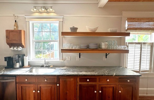 Downtown Historic District House | Renovated 1920 Craftman - Historic DT 2 Blocks – Vilano Beach only 3Mi & St Aug Beach 5Mi