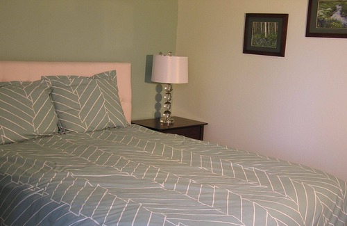 Wildernest Condo | Renovated 1st floor condo w clubhouse shared pool hot tub sauna license BCA71884