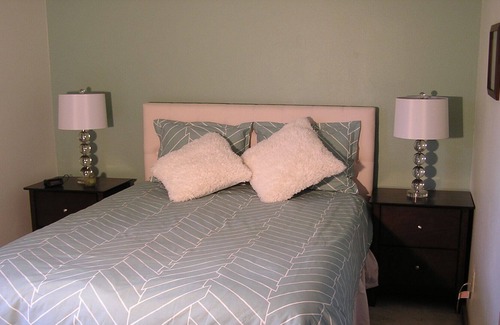 Wildernest Condo | Renovated 1st floor condo w clubhouse shared pool hot tub sauna license BCA71884