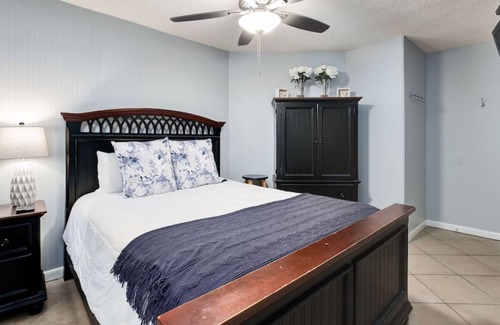 Panama City Beach Condo | Renovated 2 BR 2 BA Oceanfront Condo