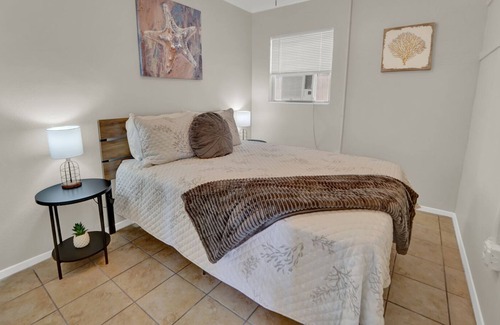 Crescent Beach Condo | Renovated 2 BDR Bungalow Steps to Beach w/ Kitchen