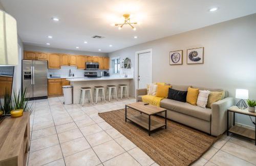 Allapattah Apartment | Renovated 2 BD Home w/Private Parking, Gallery & W/D