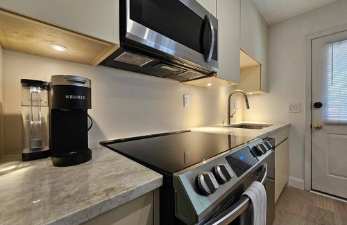 Rosewood Condo | Renovated 2 bedroom, 1 bathroom near USC