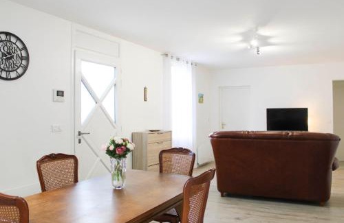 Drancy Apartment | Renovated 2-bedroom apartment