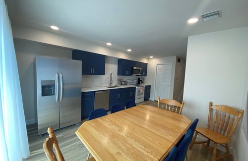 South End Condo | Renovated 2-bedroom condo close to beach in narrow section of Ocean City