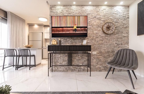 Jerusalem City Centre Apartment | Renovated 2 BR with 2 BTH front Mamilla Mall