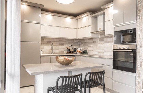 Jerusalem City Centre Apartment | Renovated 2 BR with 2 BTH front Mamilla Mall